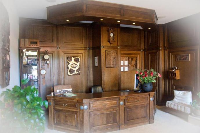 Imagen de los interiores del Hotel Molerite Complex. Foto 10