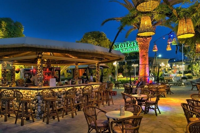 Imagen general del Hotel Molfetta Beach Hotel. Foto 6