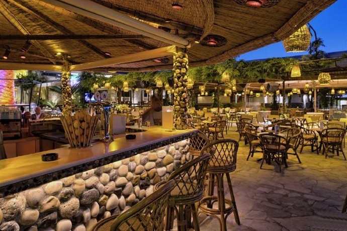 Imagen general del Hotel Molfetta Beach Hotel. Foto 10