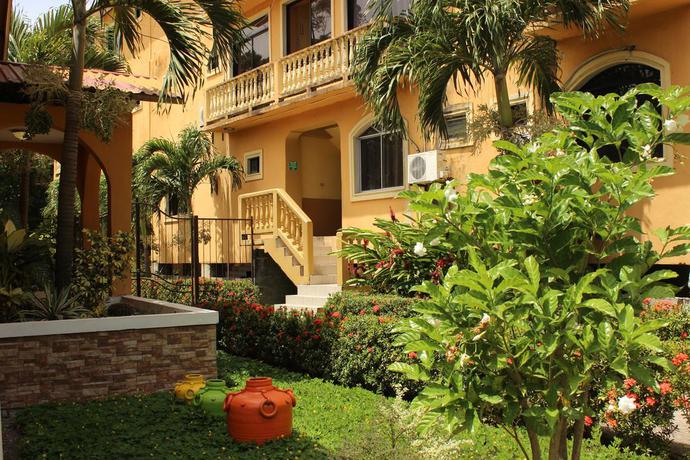 Imagen de los exteriores del Hotel Molina. Foto 13