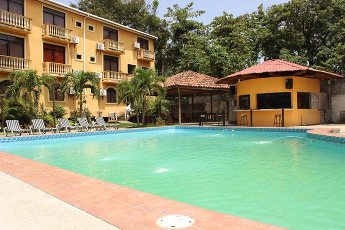 Imagen de la piscina del Hotel Molina. Foto 15