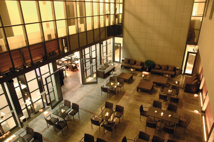 Imagen del bar/restaurante del Hotel Molina Lario. Foto 4