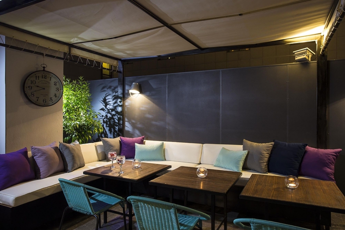 Imagen de los exteriores del Hotel Molina Lario. Foto 12