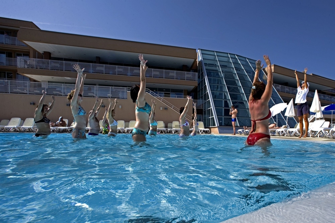 Imagen de la piscina del Hotel Molindrio Plava Laguna. Foto 2