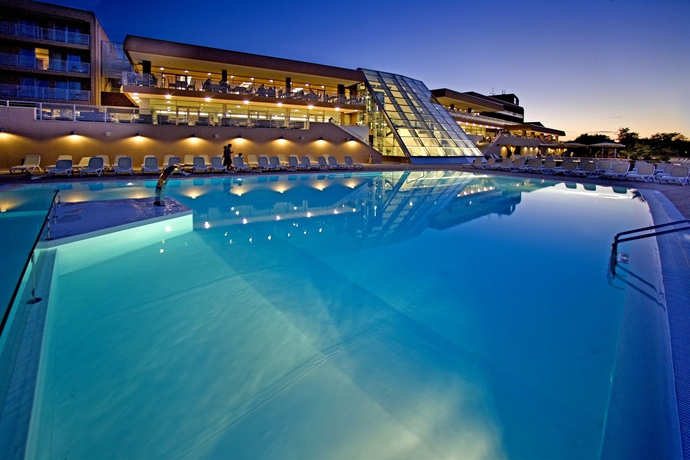 Imagen de la piscina del Hotel Molindrio Plava Laguna. Foto 4