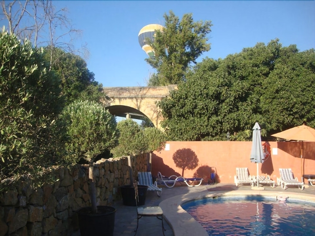 Imagen de la piscina del Hotel Molino Del Puente Ronda. Foto 18