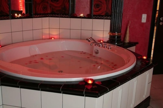 Imagen de la piscina del Hotel Molitors M&uuml;hle. Foto 16