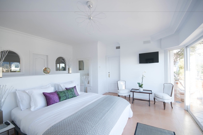 Imagen de la habitación del Hotel Molo 44 Suites Puerto Banus. Foto 2