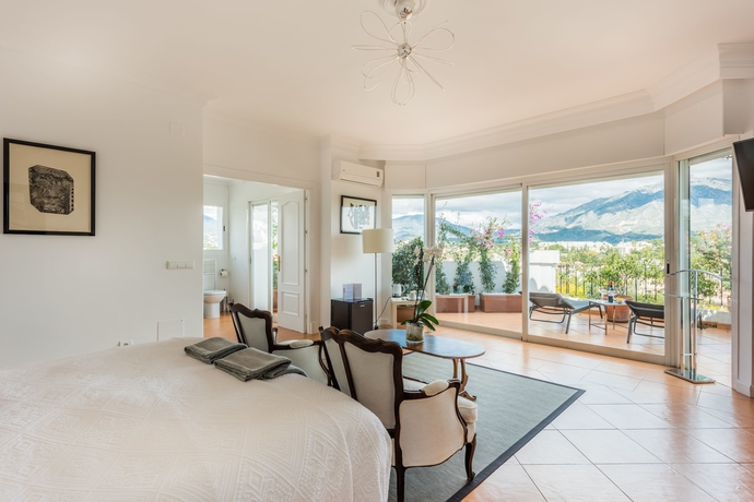 Imagen de la habitación del Hotel Molo 44 Suites Puerto Banus. Foto 3