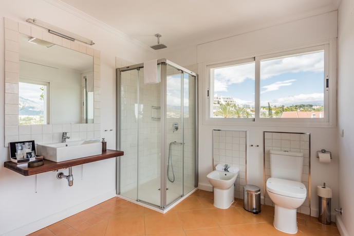 Imagen de la habitación del Hotel Molo 44 Suites Puerto Banus. Foto 4