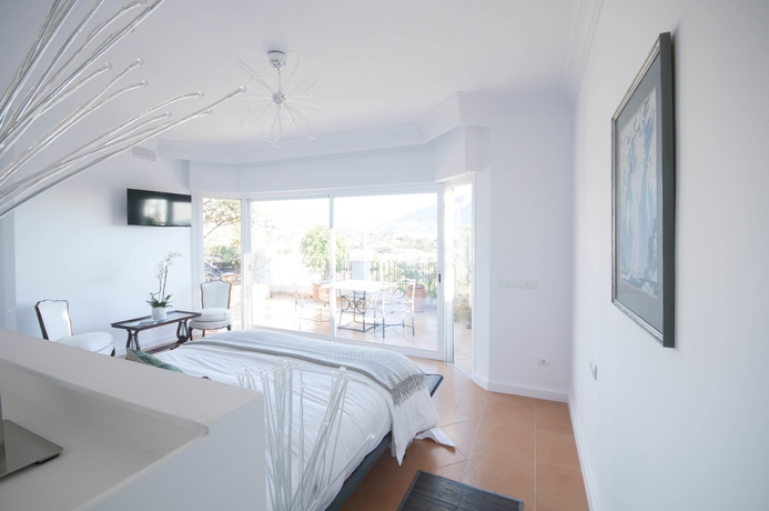 Imagen de la habitación del Hotel Molo 44 Suites Puerto Banus. Foto 7