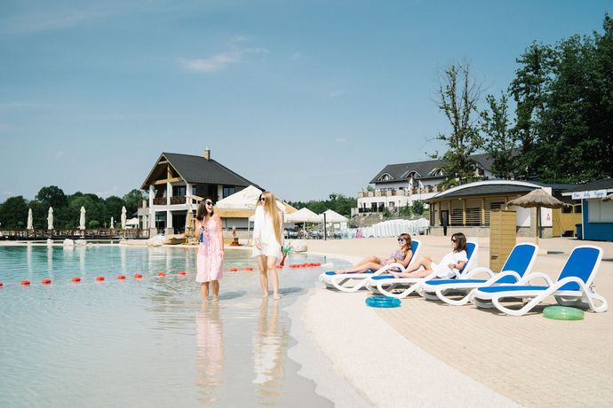 Imagen de la piscina del Hotel Molo Resort. Foto 17