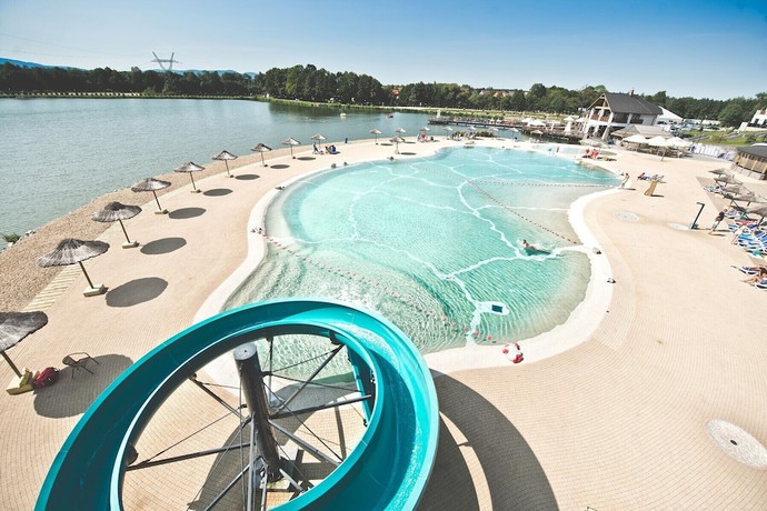 Imagen de la piscina del Hotel Molo Resort. Foto 18