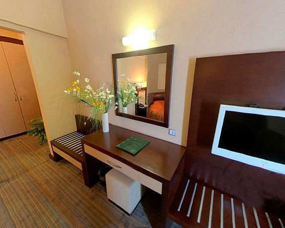 Imagen general del Hotel Mom. Foto 1