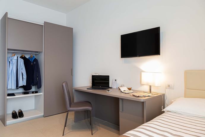 Imagen de la habitación del Hotel Moma. Foto 13
