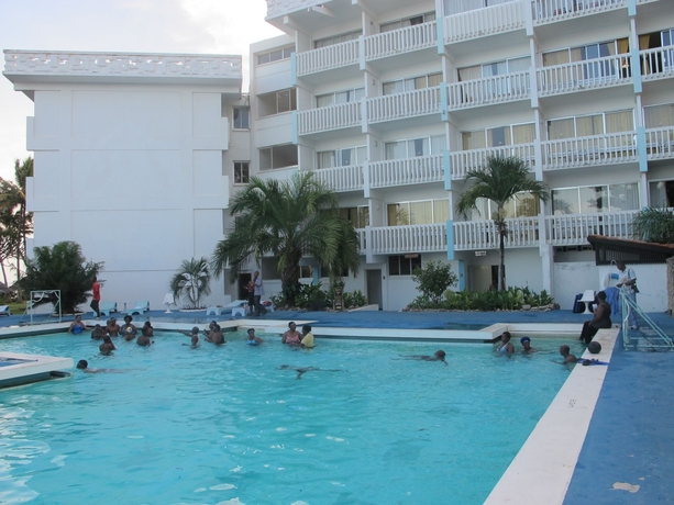 Imagen de la piscina del Hotel Mombasa Beach. Foto 11