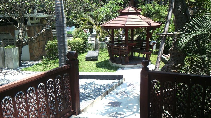 Imagen de la piscina del Hotel Momento Resort. Foto 14