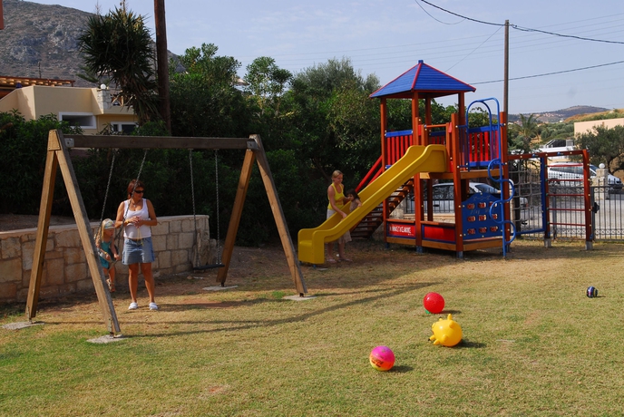 Imagen de los exteriores del Hotel Momi. Foto 7