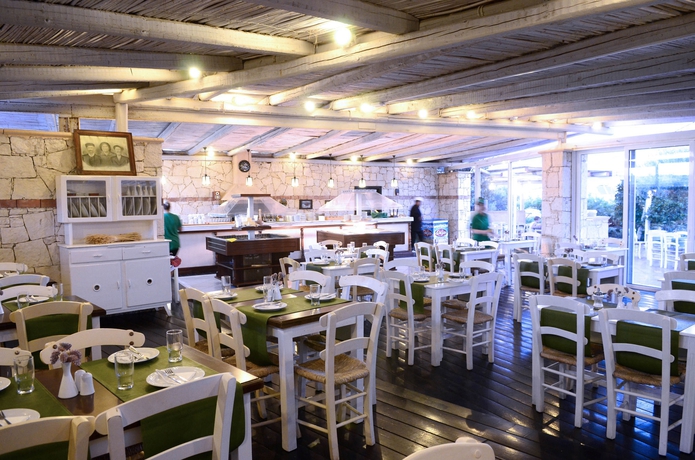 Imagen del bar/restaurante del Hotel Momi. Foto 3