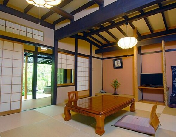 Imagen de la habitación del Hotel Momijiya Bekkan Kawanoiori. Foto 17
