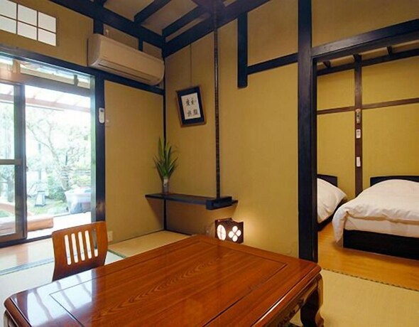 Imagen de la habitación del Hotel Momijiya Bekkan Kawanoiori. Foto 25