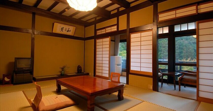 Imagen de la habitación del Hotel Momijiya Bekkan Kawanoiori. Foto 37