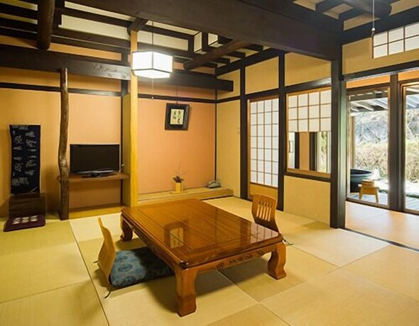Imagen de la habitación del Hotel Momijiya Bekkan Kawanoiori. Foto 38