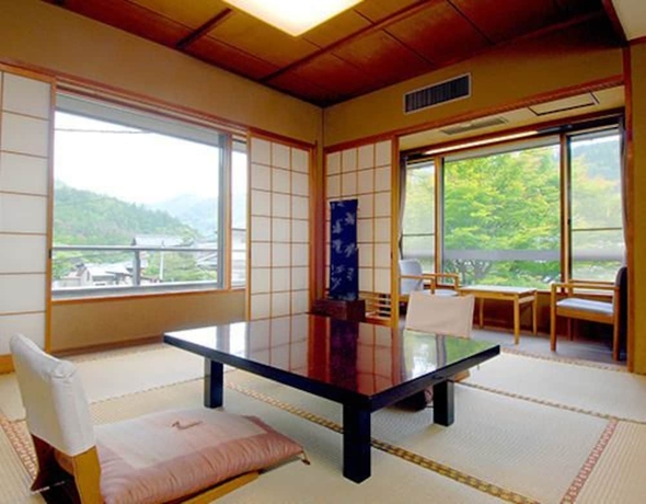 Imagen de la habitación del Hotel Momijiya Honkan Takao Sansou. Foto 6