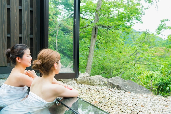 Imagen de la piscina del Hotel Momijiya Honkan Takao Sansou. Foto 11