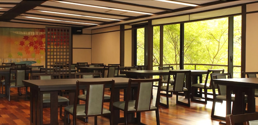 Imagen del bar/restaurante del Hotel Momijiya Honkan Takao Sansou. Foto 3