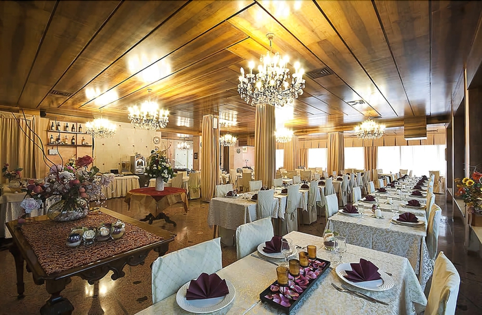 Imagen del bar/restaurante del Hotel Momo Seaview Rimini. Foto 4