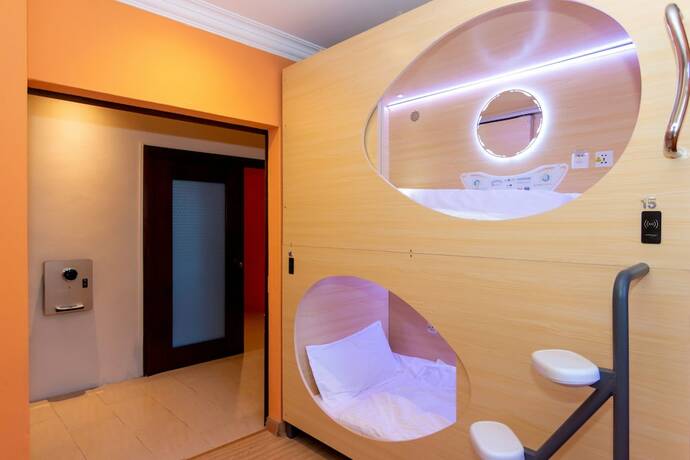 Imagen de la habitación del Hotel Momostay Capsule. Foto 19