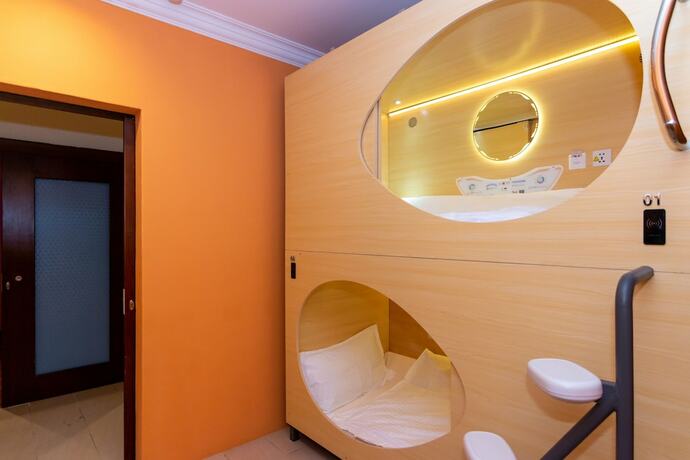 Imagen de la habitación del Hotel Momostay Capsule. Foto 20