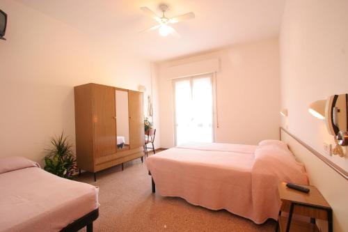 Imagen de la habitación del Hotel Mon. Foto 7
