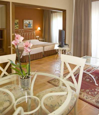 Imagen de la habitación del Hotel Mon Port and Spa. Foto 2