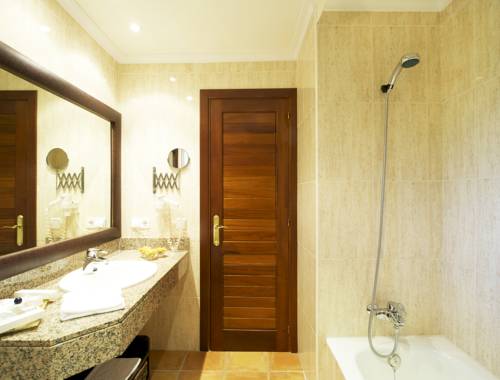 Imagen de la habitación del Hotel Mon Port and Spa. Foto 8