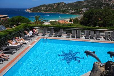 Imagen de la piscina del Hotel Mon Repos, Baja Sardinia. Foto 7