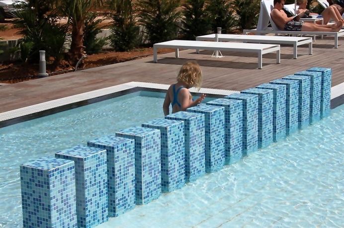 Imagen de la piscina del Hotel Mon Repos Design. Foto 10