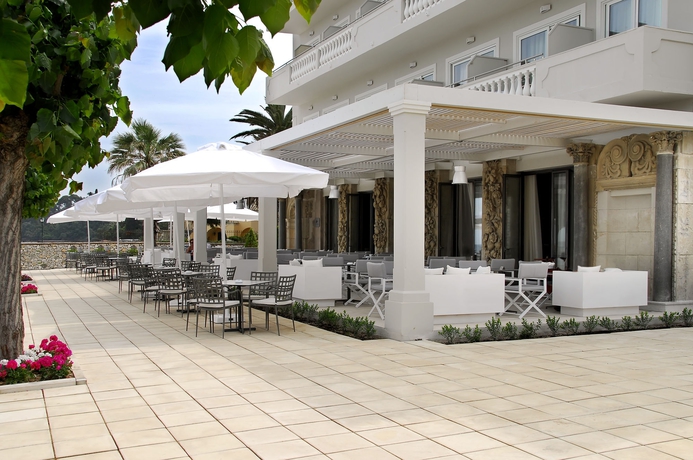 Imagen del bar/restaurante del Hotel Mon Repos Palace - Adults Only. Foto 3