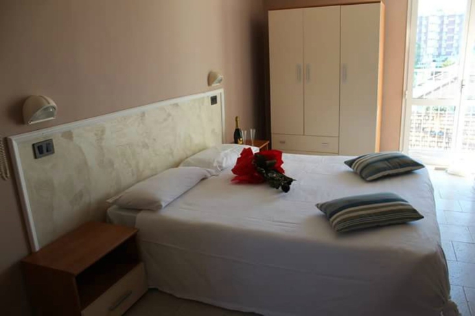 Imagen de la habitación del Hotel Mon Reve, Torre pedrera. Foto 12