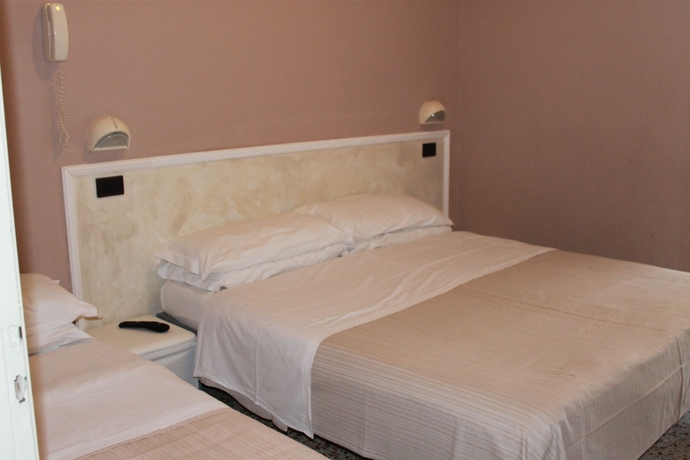 Imagen de la habitación del Hotel Mon Reve, Torre pedrera. Foto 15