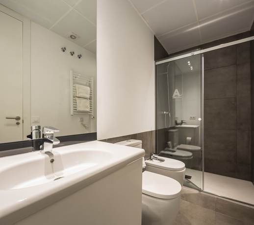 Imagen de la habitación del Hotel Mon Suites San Martín. Foto 7