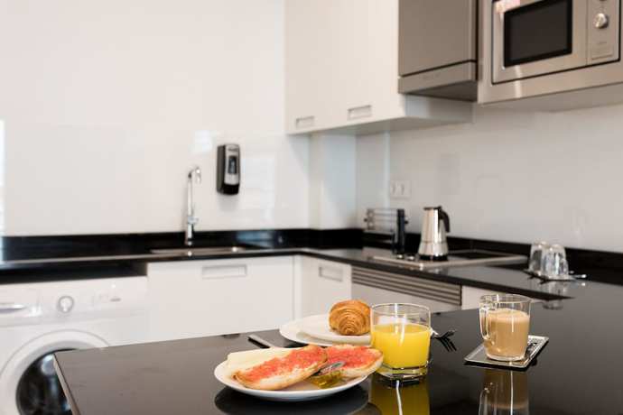 Imagen de la habitación del Hotel Mon Suites San Martín. Foto 13