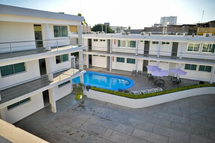 Imagen de la piscina del Hotel Mona Inn. Foto 32