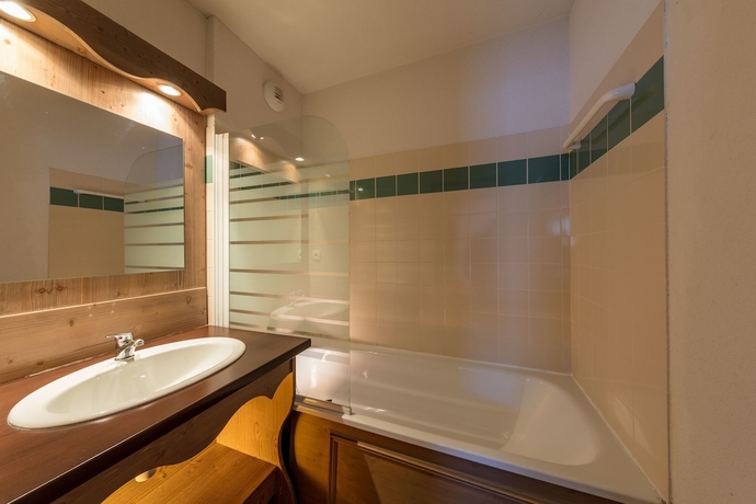 Imagen de la habitación del Hotel Mona Lisa L'ecrin Des Neiges. Foto 17