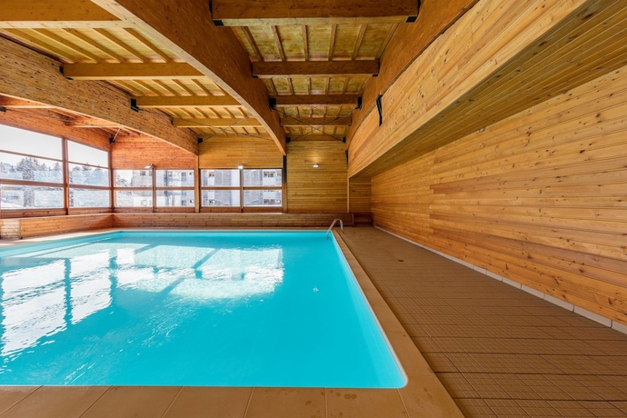 Imagen de la piscina del Hotel Mona Lisa L'ecrin Des Neiges. Foto 19