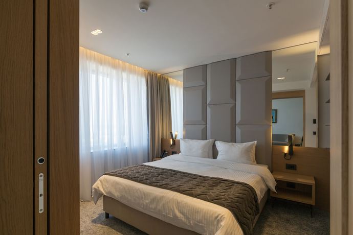 Imagen de la habitación del Hotel Mona Plaza. Foto 4