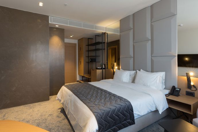 Imagen de la habitación del Hotel Mona Plaza. Foto 5