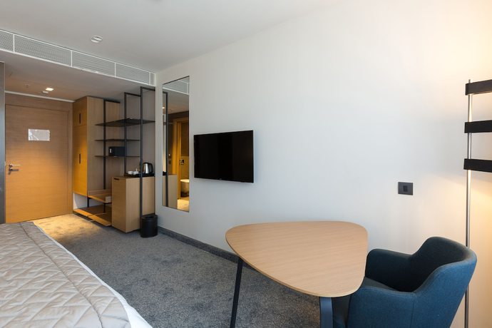 Imagen de la habitación del Hotel Mona Plaza. Foto 7