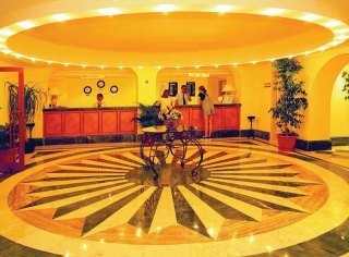 Imagen de los interiores del Hotel Monachus Park. Foto 4